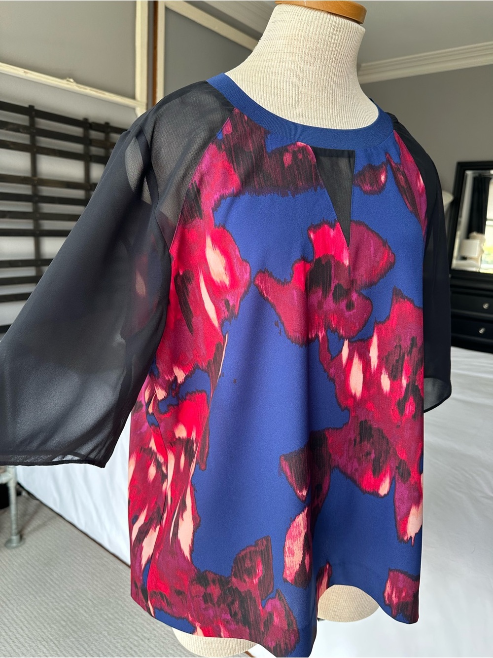 DKNYC Navy Top with Magenta Floral Print and Black Sheer Sleeves, size XL - Picture 3 of 13